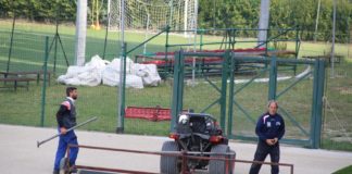 FOTOGALLERY – Stadio comunale di San Casciano, ci siamo quasi: si stende il manto