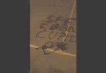 Scritte per terra e canestro rotto: danneggiato il “playground” al Parco del Mocale