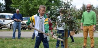 Alberi, ricordi ed emozione: al Parco della Botte in memoria di Moreno Poli
