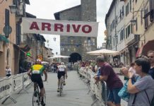 Eroica Montalcino, oltre 1400 ciclisti su e giù per le Crete senesi e la Val d’Orcia (fino a Gaiole)