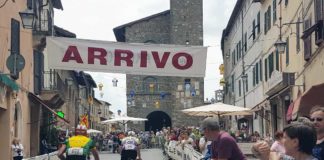Eroica Montalcino, oltre 1400 ciclisti su e giù per le Crete senesi e la Val d’Orcia (fino a Gaiole)