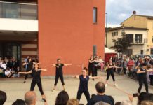 Una bella esibizione in piazza a Tavarnuzze per le giovani allieve di Arcoballando