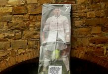 Calcio e goliardia: sulle mura medievali di San Donato in Poggio spunta Cristiano Ronaldo
