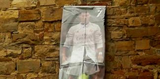 Calcio e goliardia: sulle mura medievali di San Donato in Poggio spunta Cristiano Ronaldo