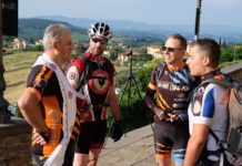 Bicicletta e fede: Tafani in pellegrinaggio verso Roma. Benedetti dal parroco-ciclista