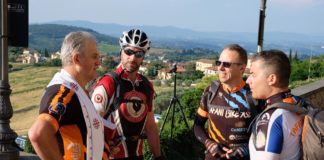 Bicicletta e fede: Tafani in pellegrinaggio verso Roma. Benedetti dal parroco-ciclista