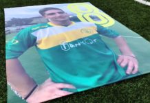 VIDEO / Duccio Dini è morto. A San Casciano sciarpe gialloverdi e un minuto di silenzio