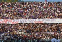 FOTO / Fiori da capitan Pezzella e striscione in curva Fiesole. In ricordo di Duccio Dini