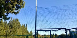 FOTO / La Sambuca: “Da tre anni senza recinzione esterna e coi buchi nelle reti”