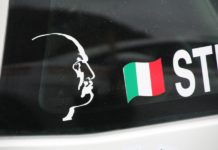 Adesivo del Duce su auto in gara al Rally della Fettunta: la condanna dei sindaci