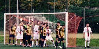 La curiosità in una foto: Settignanese-Grevigiana e 11 uomini sulla linea di porta