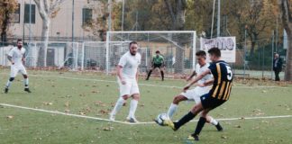 Corti risponde a De Vincentiis: Cubino-Grevigiana 1-1. Poi, al fischio finale, è show dell’arbitro