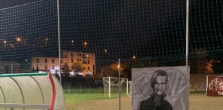 Gianni Vitali, il suo ritratto è “affacciato” sul campo (su quel sintetico da lui fortemente voluto)