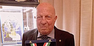 L’emozione di Sandro Mazzinghi, premiato a Roma con il collare d’oro al merito sportivo del Coni