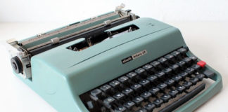 Gianni Mura, polpastrelli (su Olivetti Lettera 32) e un mucchio di disincantata poesia