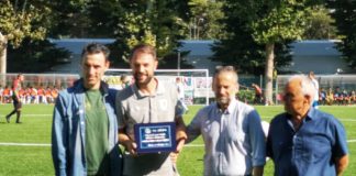 Gregorio Crocchini, per il tecnico del Grassina Juniores una targa dall’Affrico per i nove anni passati insieme