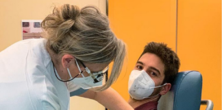 Covid, il primo atleta azzurro a vaccinarsi è il nuotatore fiorentino Matteo Restivo (laureando in medicina)