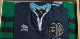 Il Lebowski e quella emozionante divisa da gioco (verde e blu) in ricordo di Vitali: “Per Gianni”