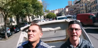 Leonardo Semplici in ‘ape’ alla scoperta di Cagliari: il tecnico di Tavarnuzze testimonial delle bellezze del capoluogo sardo