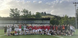 Dieci anni in una serata. Il Lebowski e il triangolare dei ricordi: “La indossi una volta, la indossi per sempre”