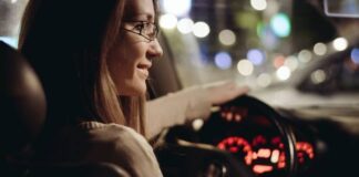 Estate, vacanze, viaggi in auto: è donna VS uomo! Ecco la visione… femminile