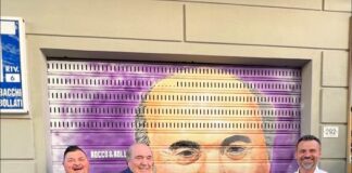 Rocco Commisso a Bagno a Ripoli, davanti al murale che gli è stato dedicato