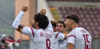 Serie D, al 94′ esulta l’ex Indiani: l’Arezzo batte il Poggibonsi 2-1 e accorcia a -3 dal primo posto