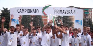 San Donato Tavarnelle, i ragazzi della Primavera sollevano al “Mirabello” di Reggio Emilia il trofeo per la vittoria del campionato