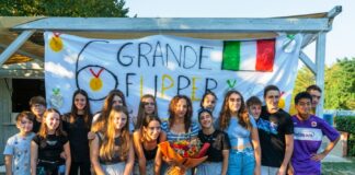 Festa a sorpresa per Silvia Belli alla piscina di Greve in Chianti