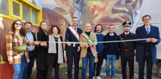 “Sanguis Jovis”: inaugurato il murale che adorna la facciata dal Palazzetto dello Sport di Strada in Chianti
