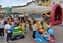 Festa dello Sport, in piazza a Greve c’era anche la Virtus Buonconvento: nuoto e non solo. Ad esempio, lo Yoga… in volo