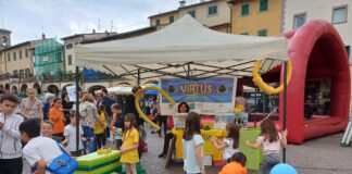 Festa dello Sport, in piazza a Greve c’era anche la Virtus Buonconvento: nuoto e non solo. Ad esempio, lo Yoga… in volo