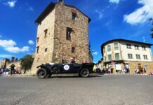 FOTO / Il passaggio della Mille Miglia da San Casciano: in tantissimi per “gustarsele” nel centro storico