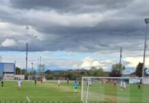 Dini e Tomberli firmano il sorpasso: il Grassina vince l’anticipo con la Sinalunghese (2-1) e vola al 2° posto