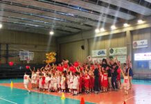 San Casciano Basket, super presentazione delle squadre 2024-25: applausi e sorrisi per il “mondo biancorosso”