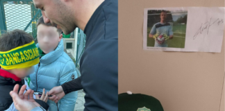 Meraviglia Sancascianese: quando il portiere della prima squadra fa l’autografo al bambino della scuola calcio
