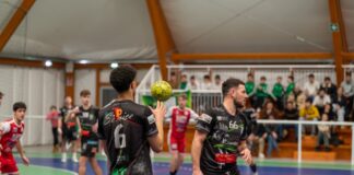 Gli infortuni (e l’arbitraggio) frenano la Pallamano Tavarnelle: Casalgrande passa a Bustecca 34-29