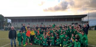 Sancascianese: come festeggiare la vittoria della Coppa Toscana? Portandola dai bambini della scuola calcio!
