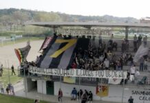 Lorenzo Calbi fa 200 partite in grigionero: e il Lebowski gli dedica una coreografia pazzesca