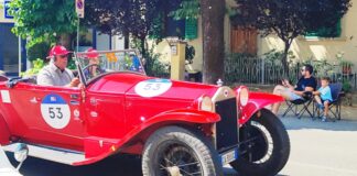 Il passaggio della Mille Miglia 2025 da Cerbaia: le foto delle vetture d’epoca e delle Ferrari del Ferrari Tribute
