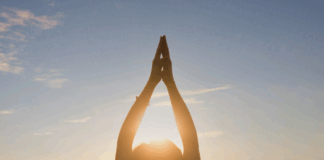 “Prati di benessere OFF”: yoga al tramonto e visita notturna all’Oratorio di Santa Caterina (e pic-nic sotto le stelle)