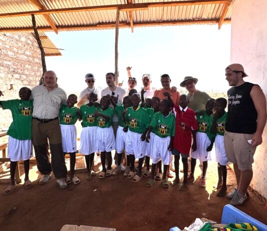 C’è del gialloblù laggiù in Kenia: il viaggio della Grevigiana e l’amicizia con i bambini di Zowerani