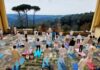 “Vestiti di bianco, uniti nella luce”: yoga, meditazione, qi gong a Villa Vrindavana
