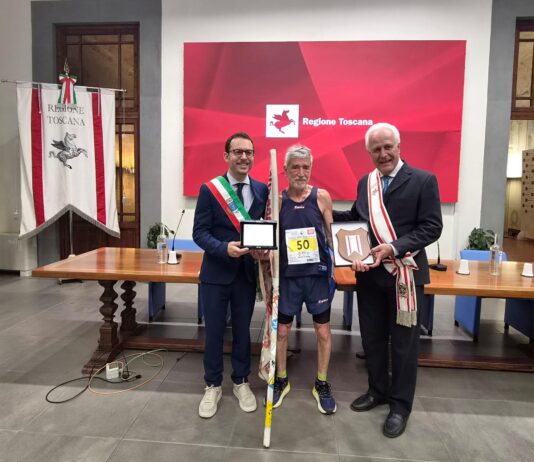 “100 km del Passatore”, una targa e il Crest della Regione al grassinese Marco Gelli