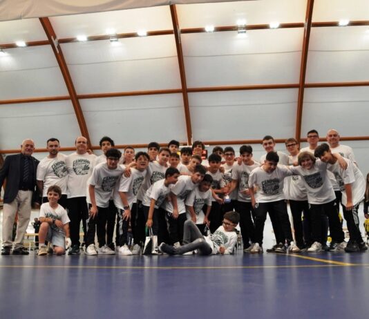 FOTO / Pallamano Tavarnelle, l’Under 16 campione regionale riceve l’abbraccio dei tifosi