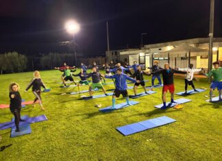 Lezioni di… yoga per i ragazzi della squadra amatoriale di calcio a Montefiridolfi